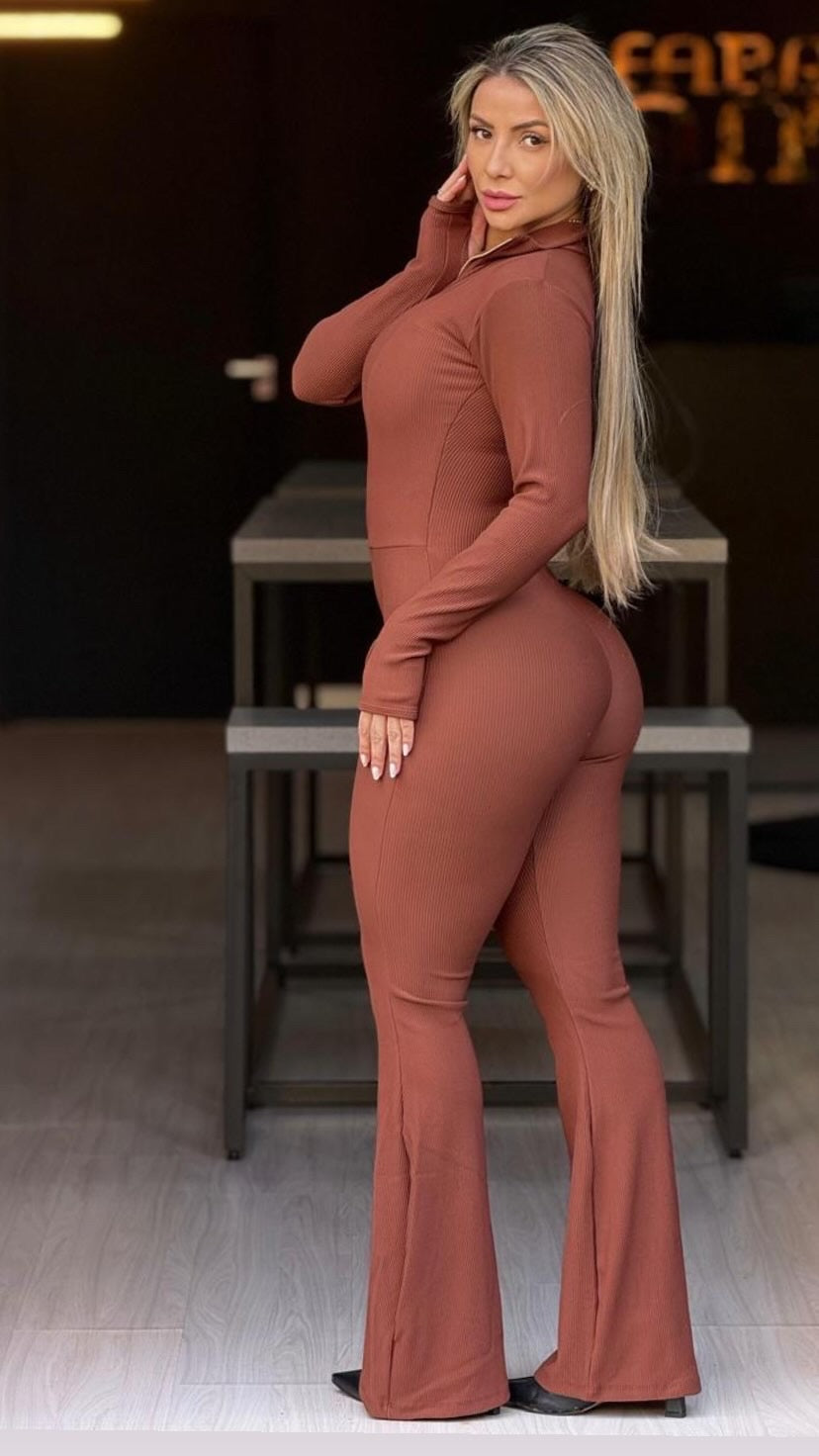 Macacão longo calça Flare